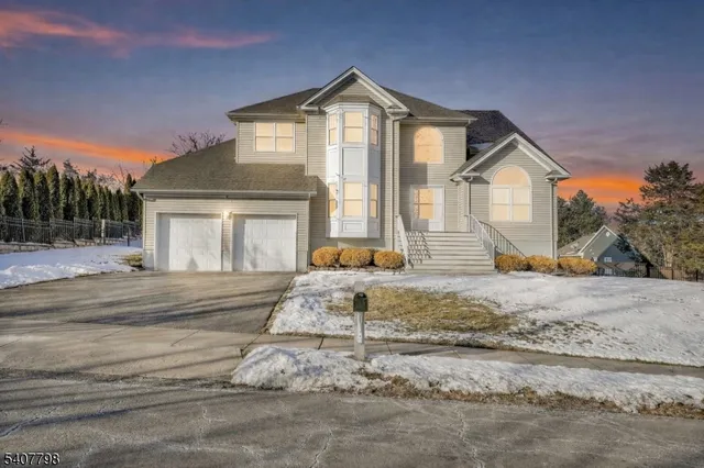 $1,088,000 | 4 Bellows Lane, Montville, NJ 07082