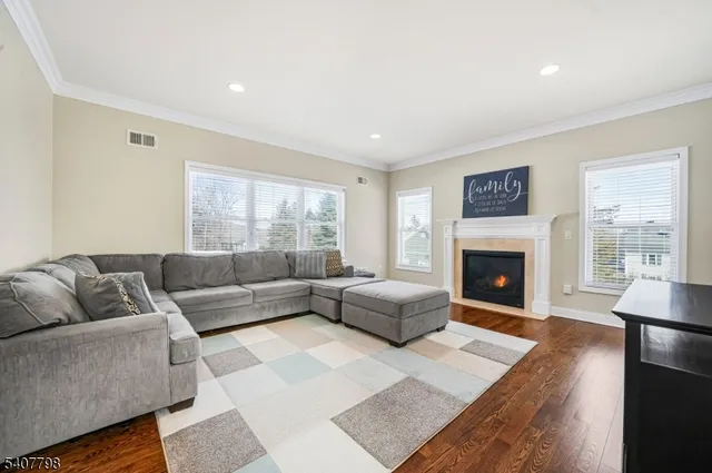 $1,088,000 | 4 Bellows Lane, Montville, NJ 07082