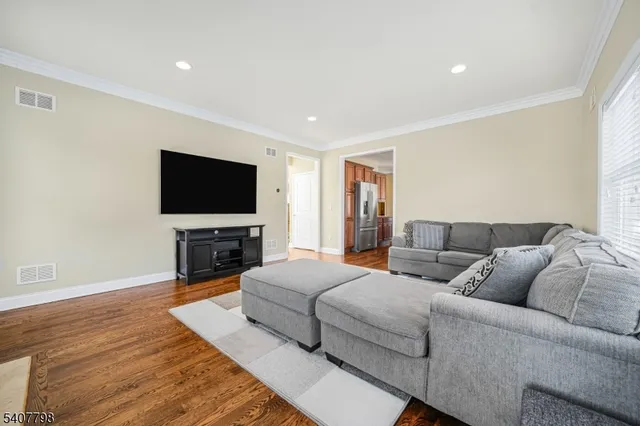 $1,088,000 | 4 Bellows Lane, Montville, NJ 07082