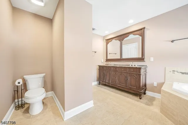 $1,088,000 | 4 Bellows Lane, Montville, NJ 07082