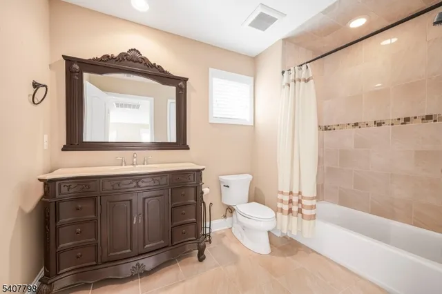 $1,088,000 | 4 Bellows Lane, Montville, NJ 07082