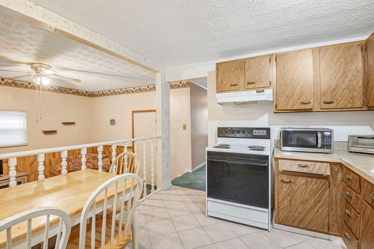 825 Eliots Oak Road Columbus, OH 43228 - Photo 10 of 29 KITCHEN 2