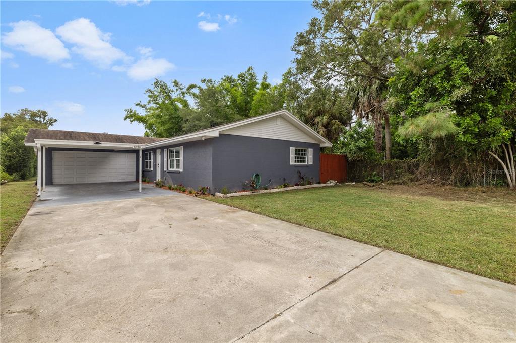 8916 Memorial Highway Tampa, FL 33615 - Photo 2 of 26 a front view of house with yard and green space