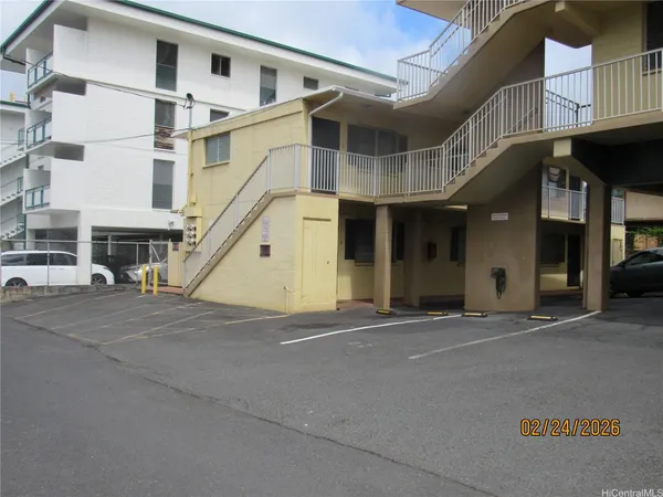 $1,350 | 24 Hiʻaloa Street, Unit 16, Honolulu, HI 96817
