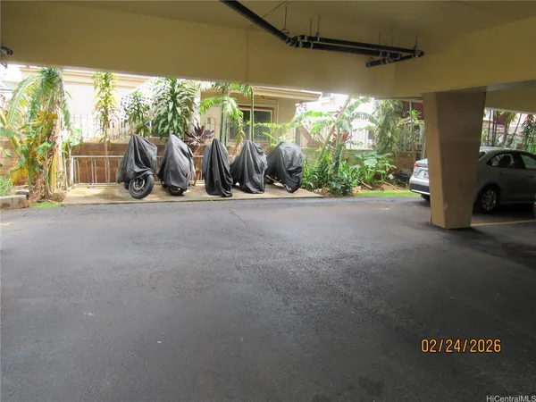 $1,350 | 24 Hiʻaloa Street, Unit 16, Honolulu, HI 96817