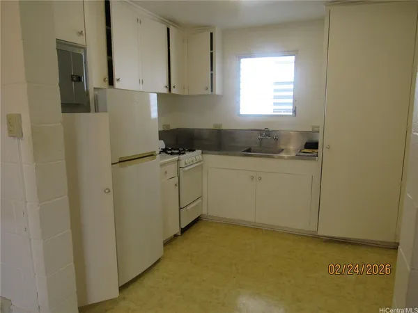 $1,350 | 24 Hiʻaloa Street, Unit 16, Honolulu, HI 96817