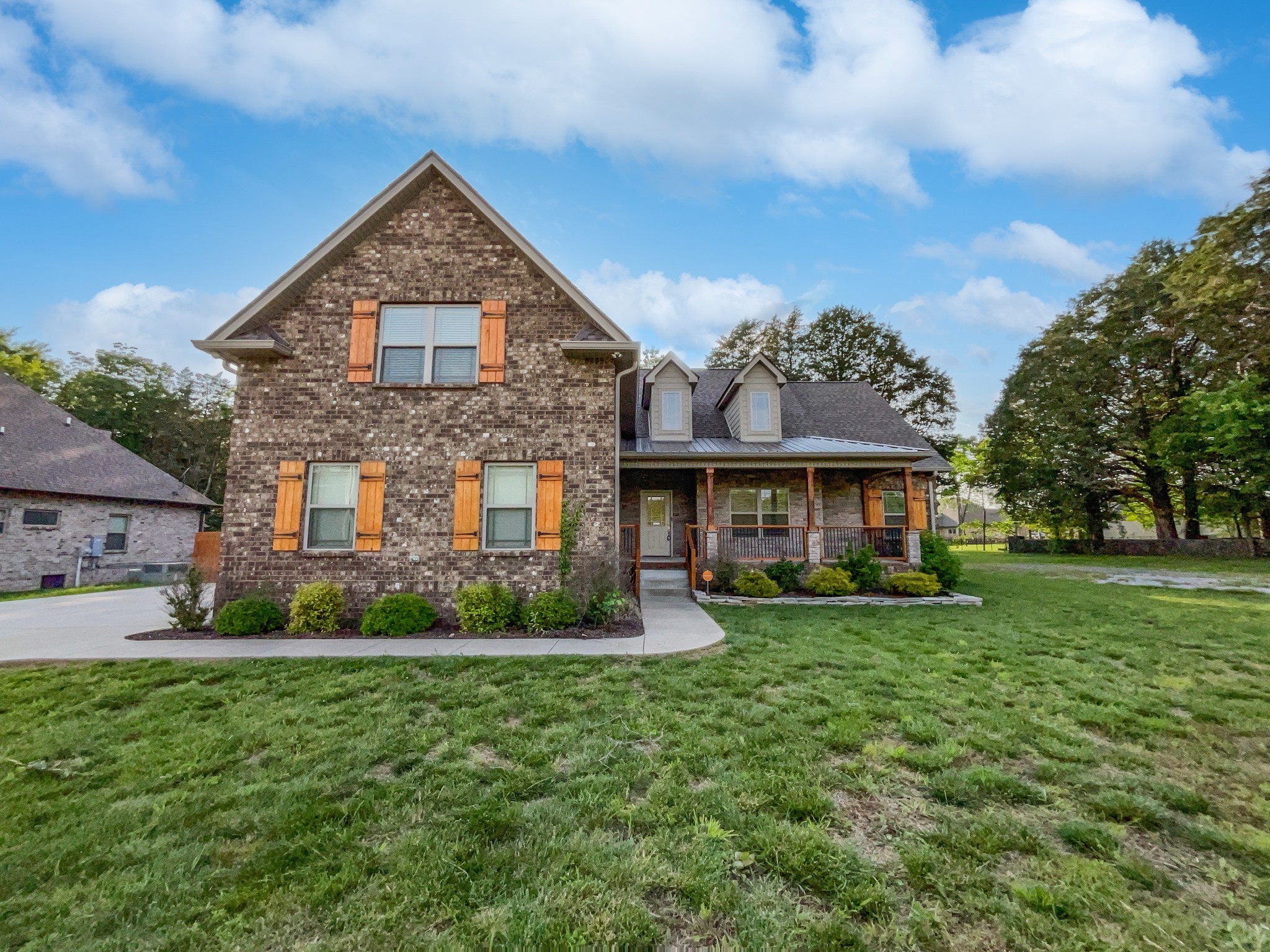 6650 Murfreesboro Road Lebanon, TN 37090 - Photo 1 of 27 a front view of a house with a yard
