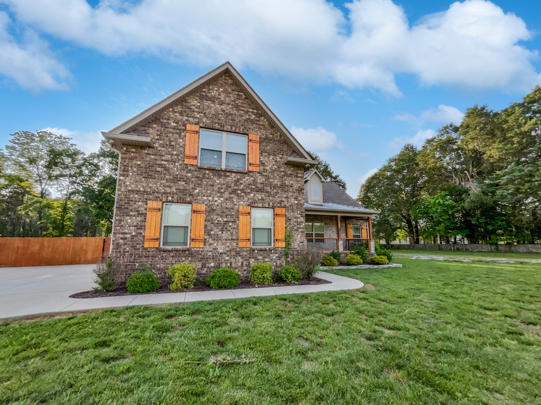 6650 Murfreesboro Road Lebanon, TN 37090 - Photo 6 of 27 a front view of a house with a yard