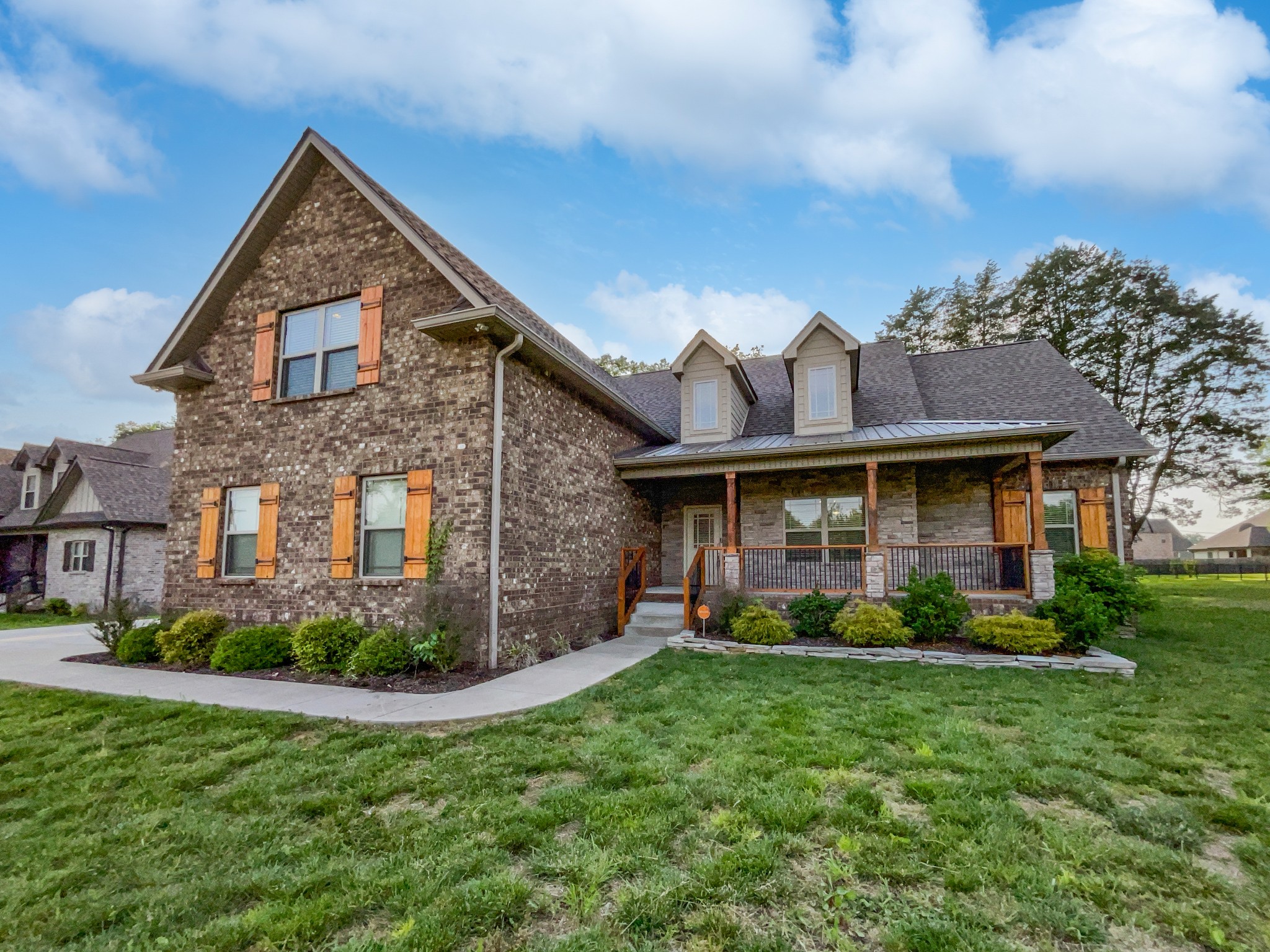 6650 Murfreesboro Road Lebanon, TN 37090 - Photo 7 of 27 a front view of a house with a garden and plants