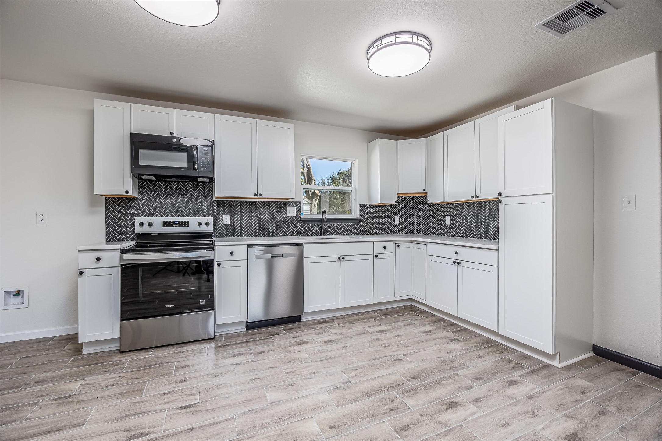 1108 18th Street Nederland, TX 77627 - Photo 21 of 30 kitchen