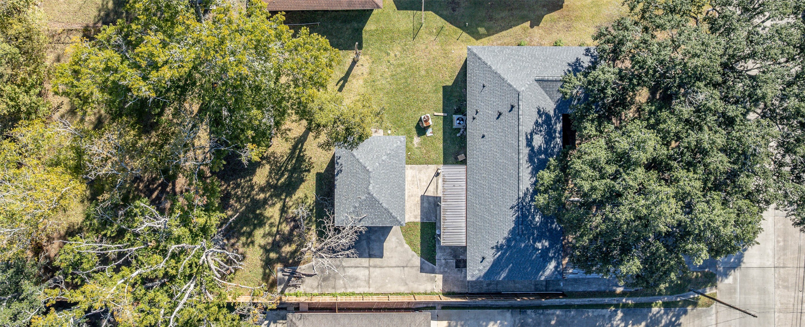 1108 18th Street Nederland, TX 77627 - Photo 3 of 30 lots of tree coverage!