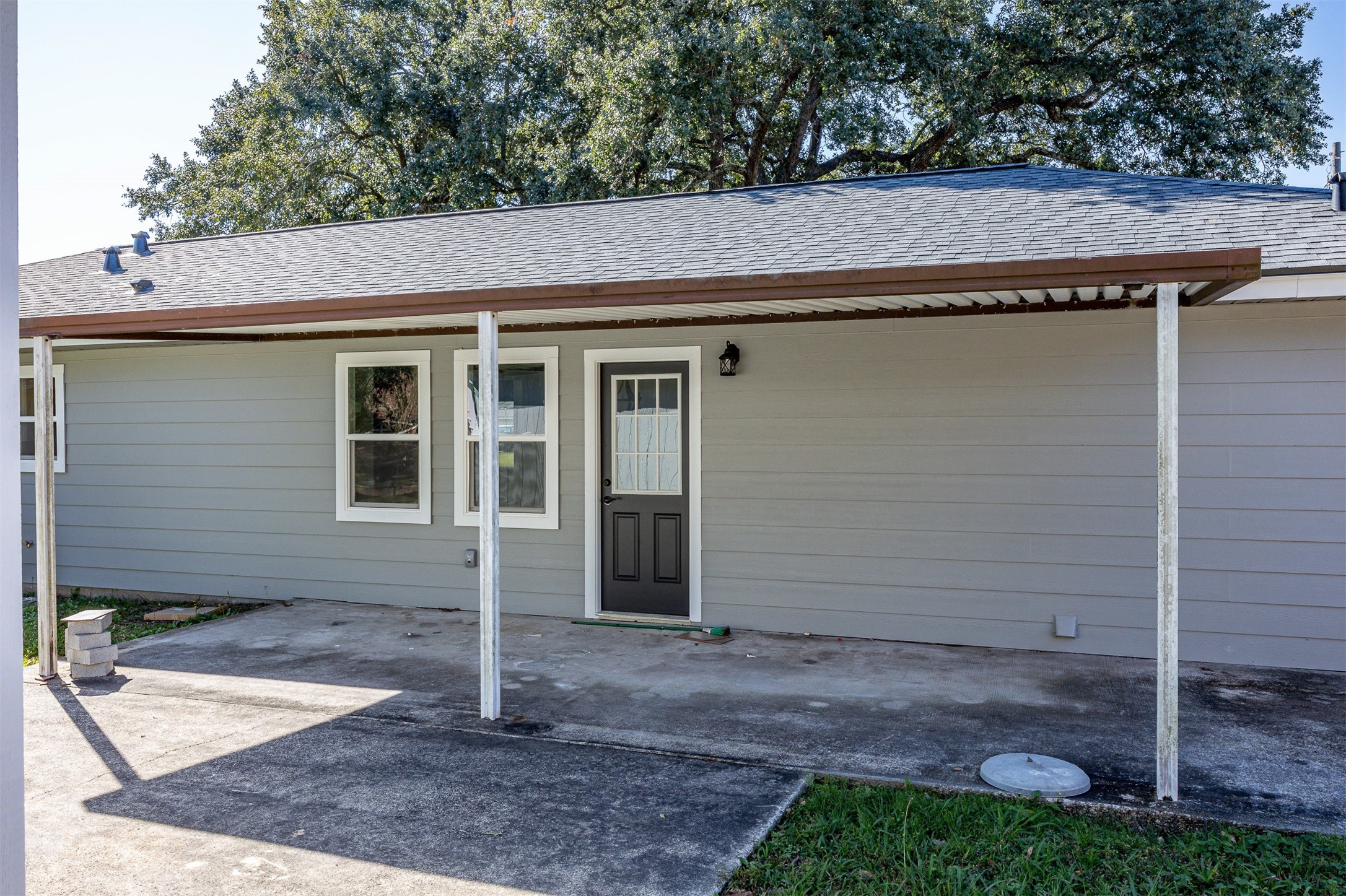 1108 18th Street Nederland, TX 77627 - Photo 7 of 30 covered back patio
