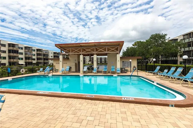 $262,500 | 6070 80th Street North, Unit 215, St. Petersburg, FL 33709