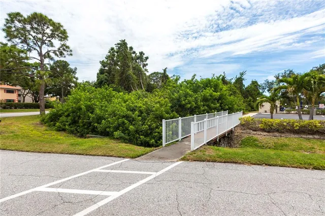 $262,500 | 6070 80th Street North, Unit 215, St. Petersburg, FL 33709