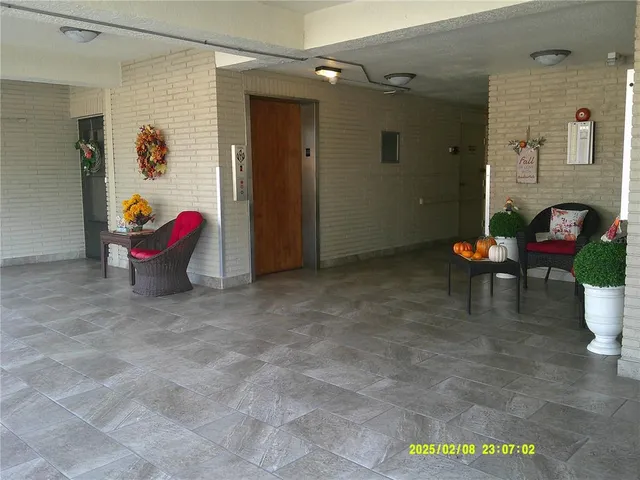 $262,500 | 6070 80th Street North, Unit 215, St. Petersburg, FL 33709