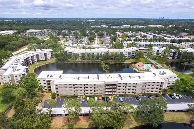 $262,500 | 6070 80th Street North, Unit 215, St. Petersburg, FL 33709