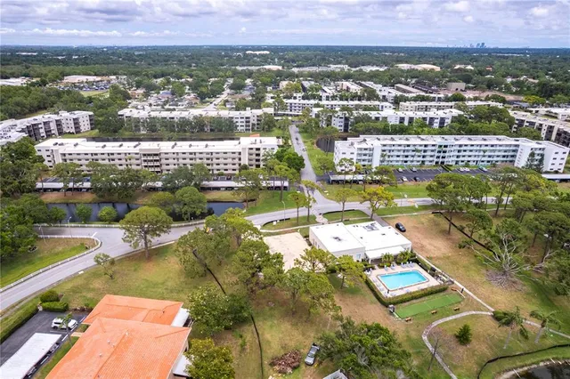 $262,500 | 6070 80th Street North, Unit 215, St. Petersburg, FL 33709