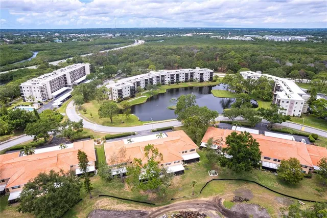 $262,500 | 6070 80th Street North, Unit 215, St. Petersburg, FL 33709