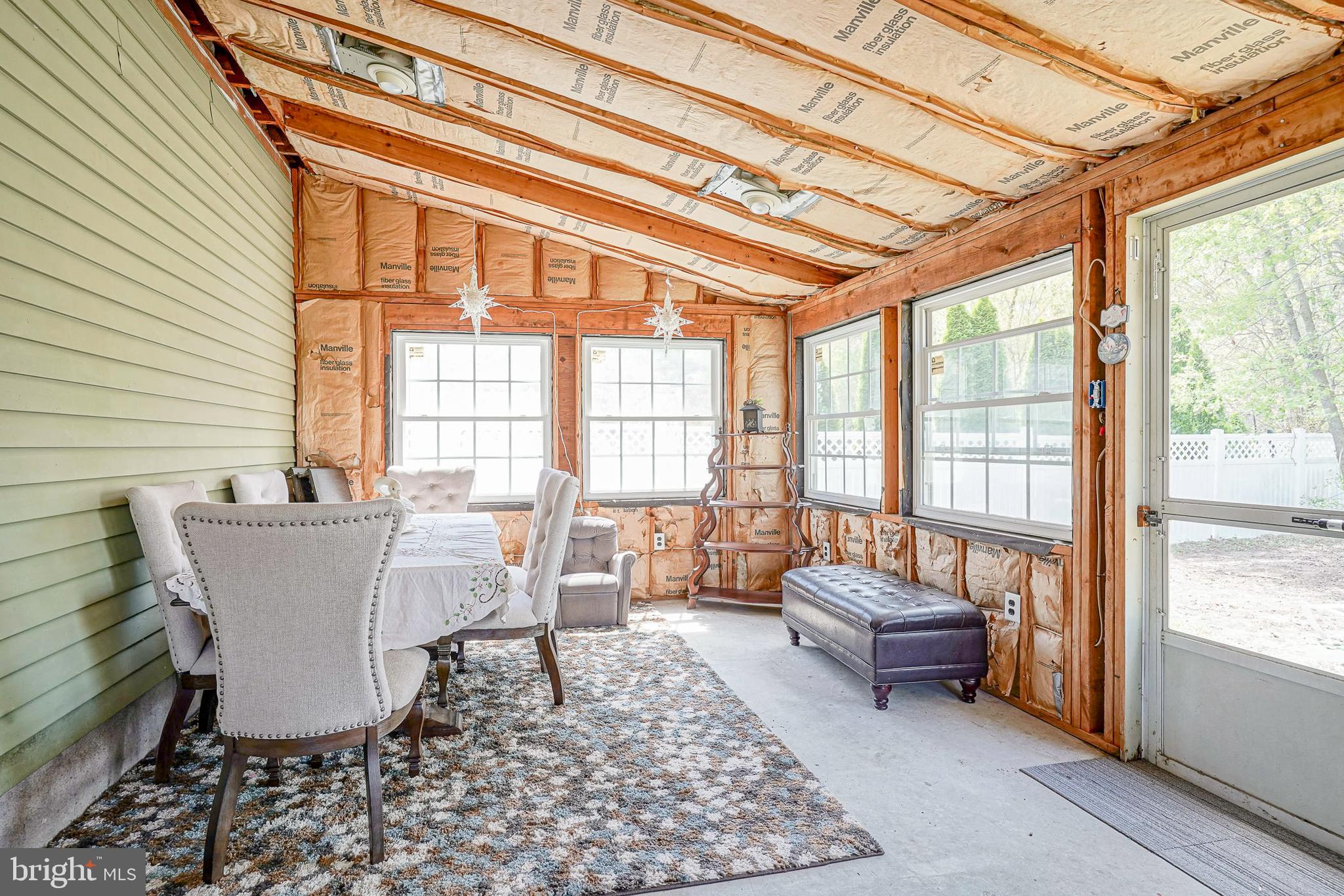 118 Golfview Drive Sewell, NJ 08080 - Photo 19 of 39 a living room with furniture and a window