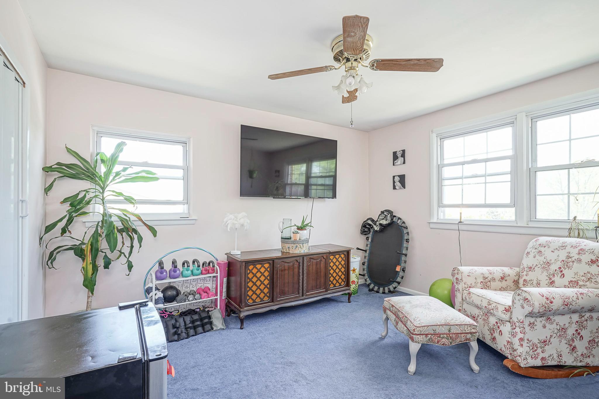 118 Golfview Drive Sewell, NJ 08080 - Photo 26 of 39 a living room with furniture and a flat screen tv