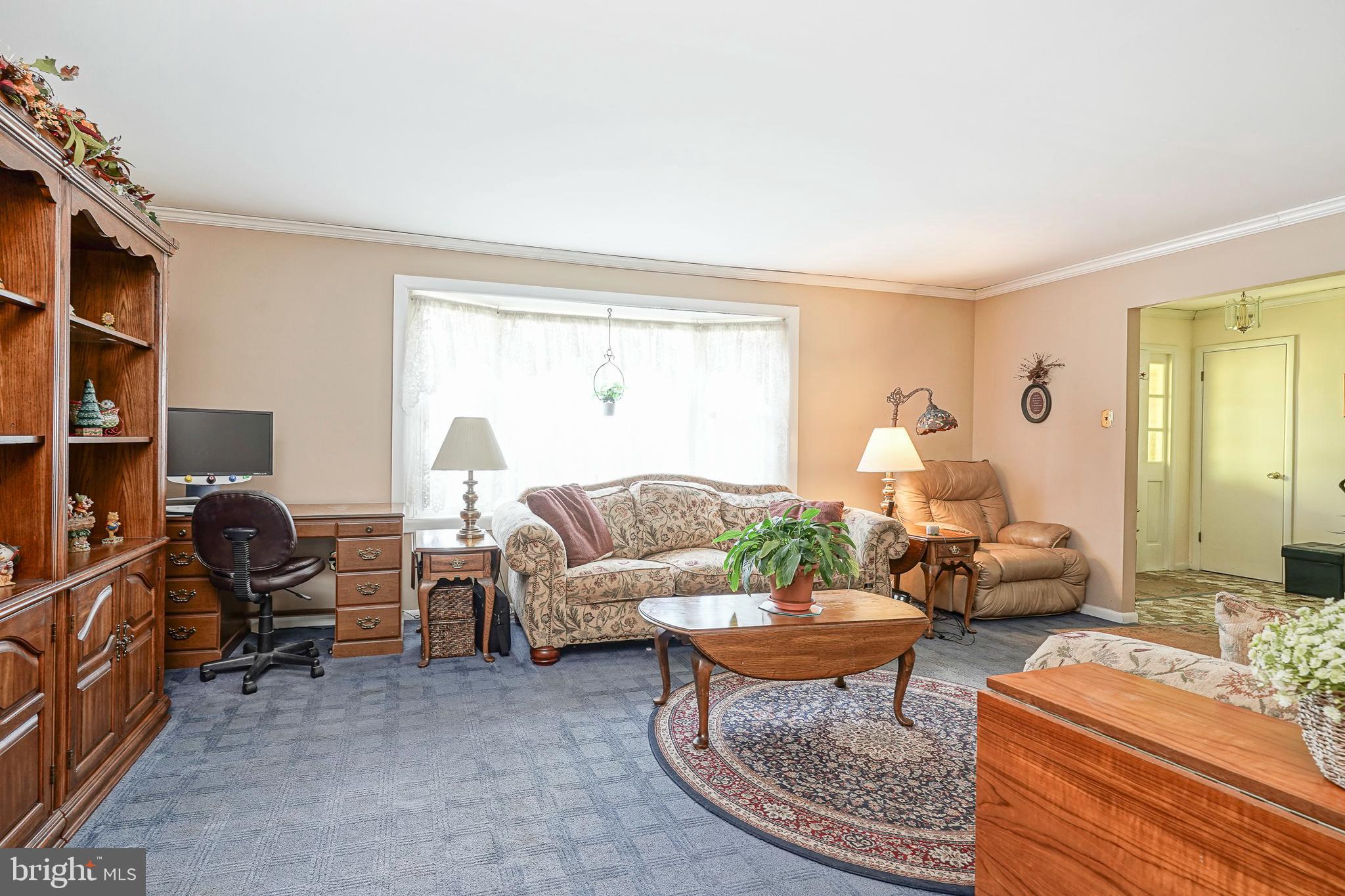 118 Golfview Drive Sewell, NJ 08080 - Photo 5 of 39 a living room with furniture
