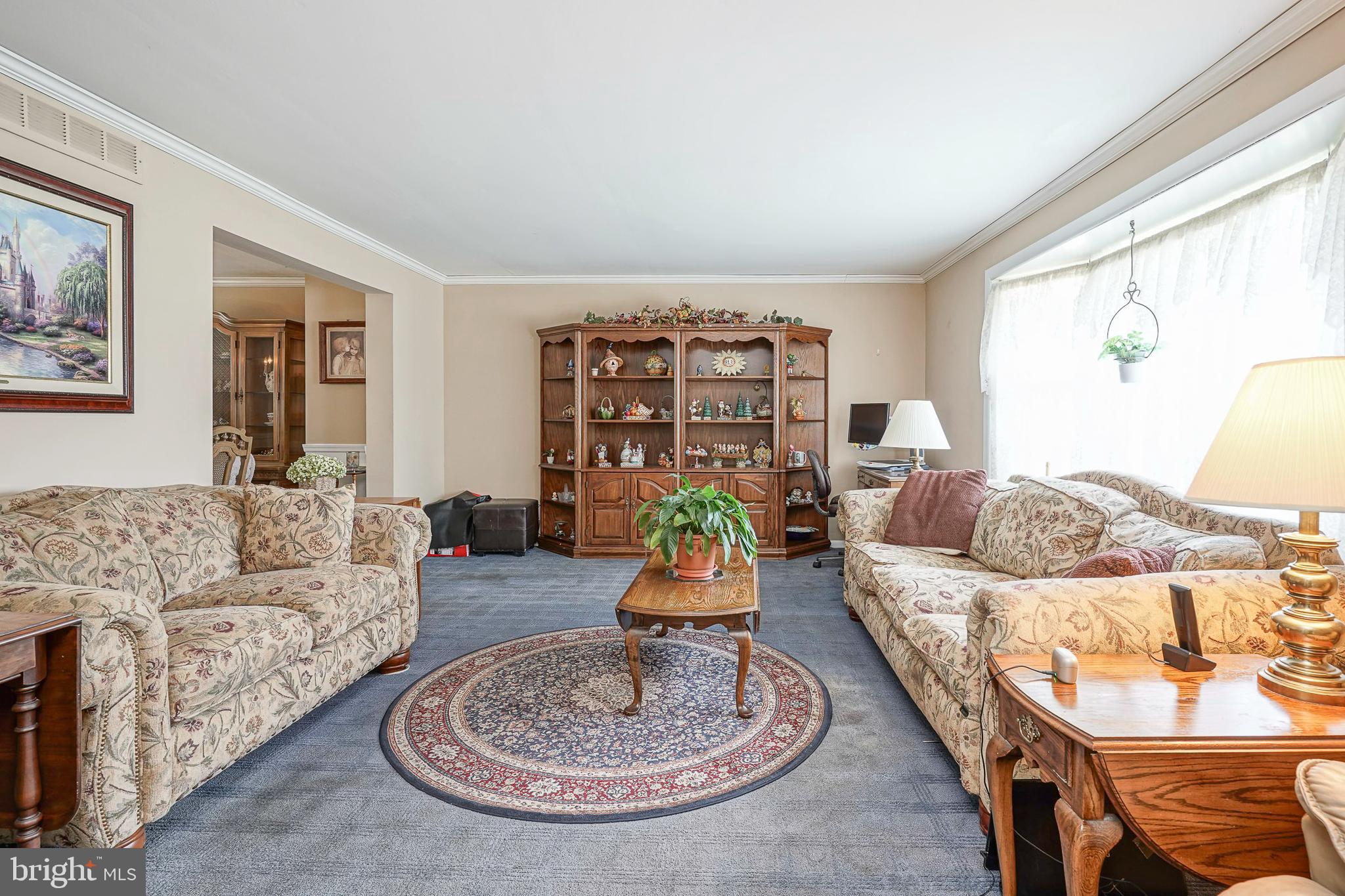 118 Golfview Drive Sewell, NJ 08080 - Photo 7 of 39 a living room with furniture and a table