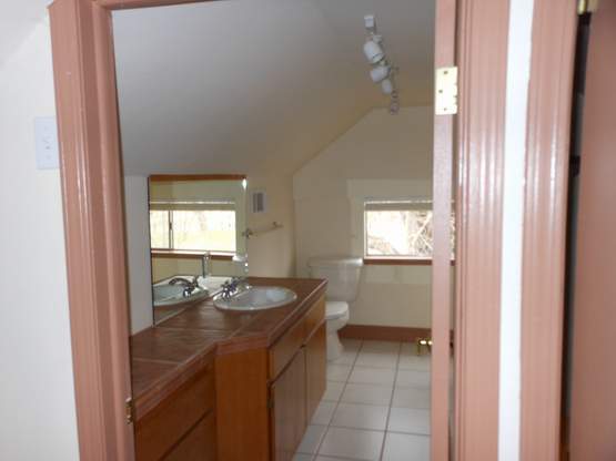 21028 Old Alturas Road Redding, CA 96003 - Photo 11 of 13 upstairs bathroom