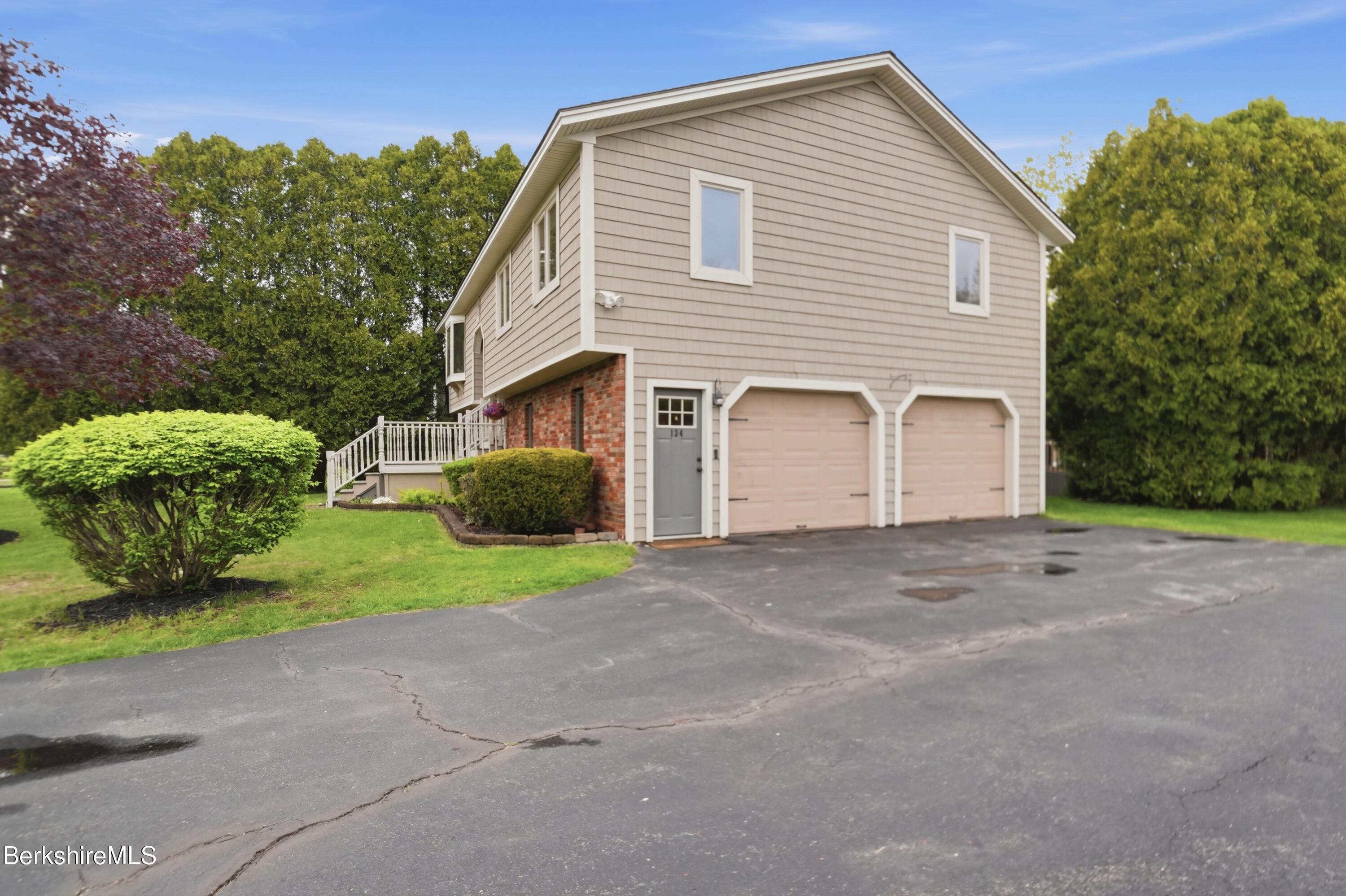 134 Oak Hill Road Pittsfield, MA 01201 - Photo 6 of 66 2 Car Garage