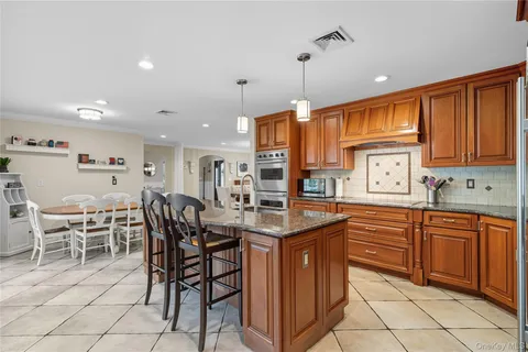 $1,950,000 | 16 Pine Road, Syosset, NY 11791