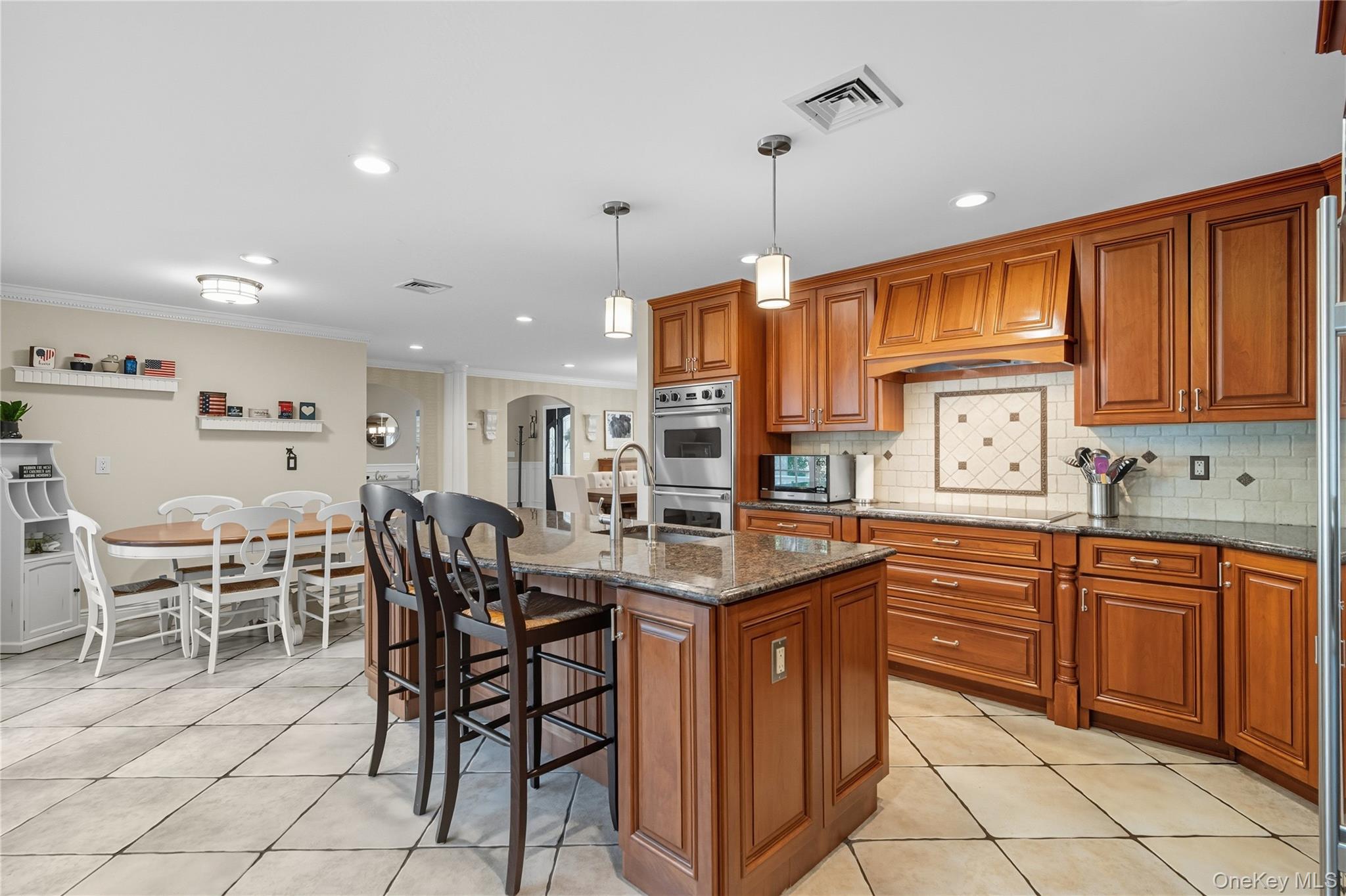 16 Pine Road Syosset, NY 11791 - Photo 13 of 48