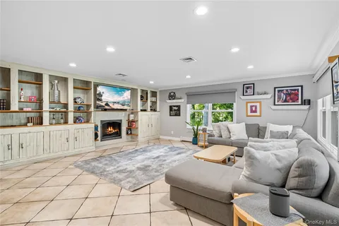 $1,950,000 | 16 Pine Road, Syosset, NY 11791