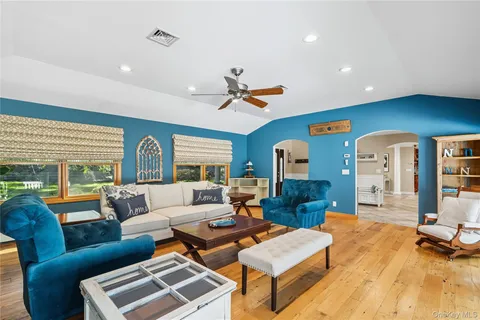 $1,950,000 | 16 Pine Road, Syosset, NY 11791