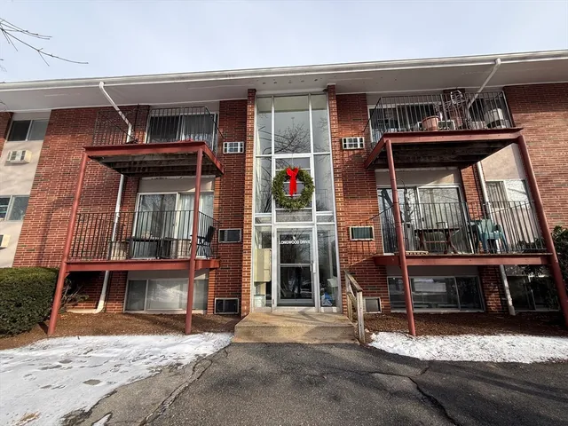 $214,999 | 9 Longwood Drive, Unit 1, Andover, MA 01810