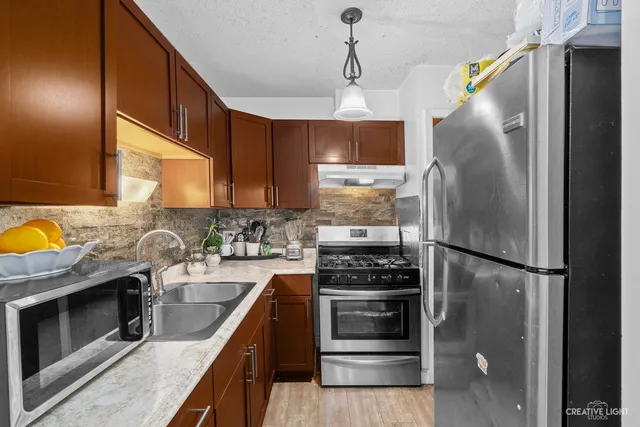 $139,900 | 247 North Neltnor Boulevard, Unit H1C, West Chicago, IL 60185