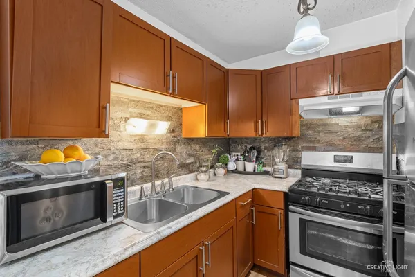 $139,900 | 247 North Neltnor Boulevard, Unit H1C, West Chicago, IL 60185