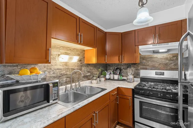 $139,900 | 247 North Neltnor Boulevard, Unit H1C, West Chicago, IL 60185