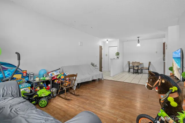 $139,900 | 247 North Neltnor Boulevard, Unit H1C, West Chicago, IL 60185