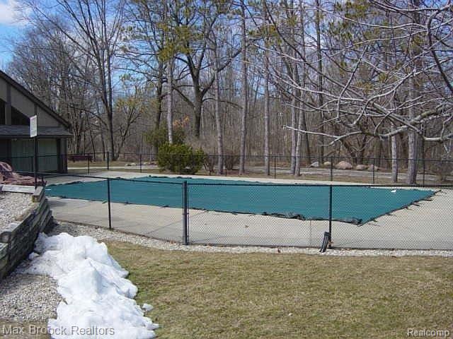 1979 Pondview Court, Unit 80 Rochester, MI 48309 - Photo 24 of 25 Pool