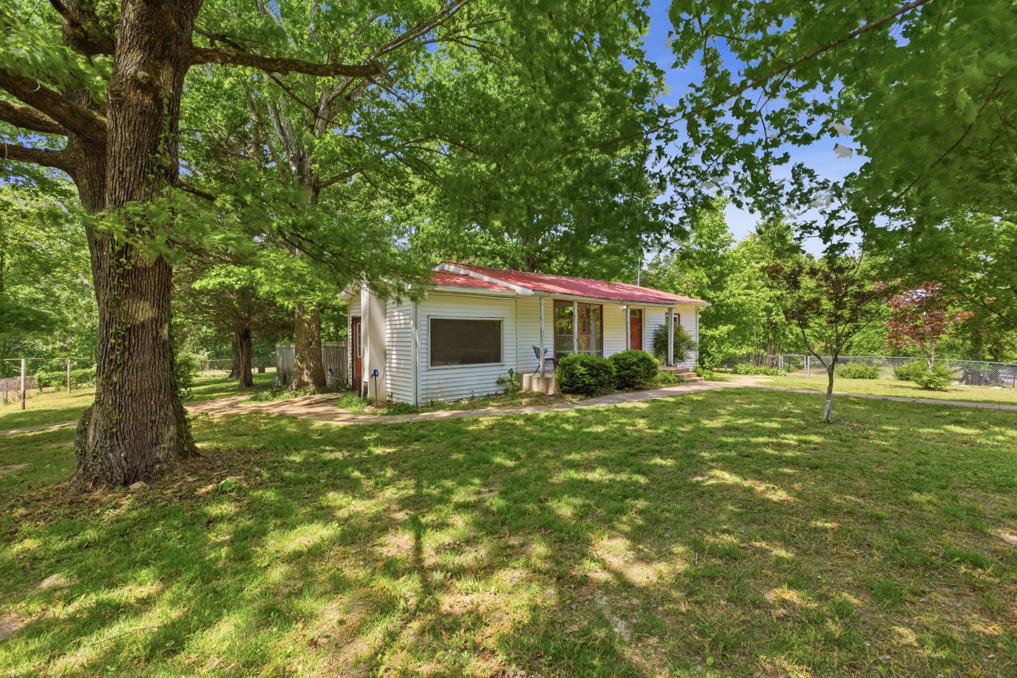 10075 Buckner Ridge Road Bon Aqua, TN 37025 - Photo 3 of 20 a backyard of a house with table and chairs