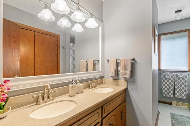 $599,000 | 843 37th Street Southeast, Buffalo, MN 55313