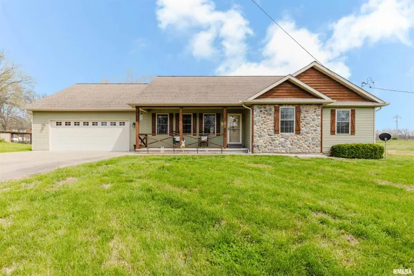 $325,000 | 1630 South Division Street, Carterville, IL 62918