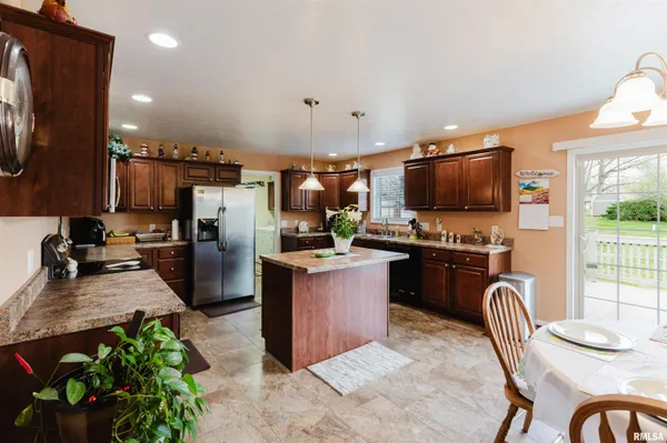 $325,000 | 1630 South Division Street, Carterville, IL 62918