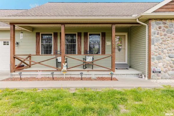$325,000 | 1630 South Division Street, Carterville, IL 62918