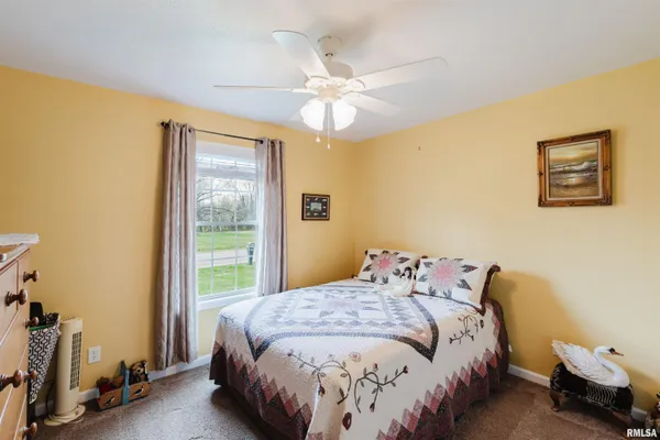 $325,000 | 1630 South Division Street, Carterville, IL 62918