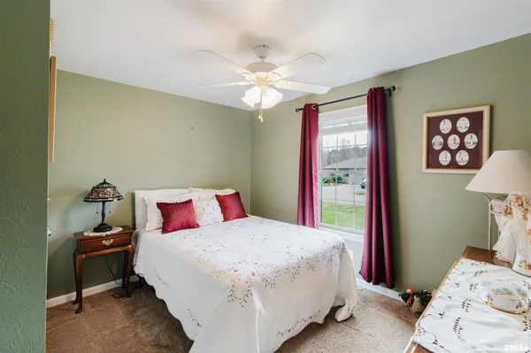 $325,000 | 1630 South Division Street, Carterville, IL 62918