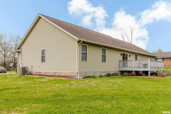 $325,000 | 1630 South Division Street, Carterville, IL 62918