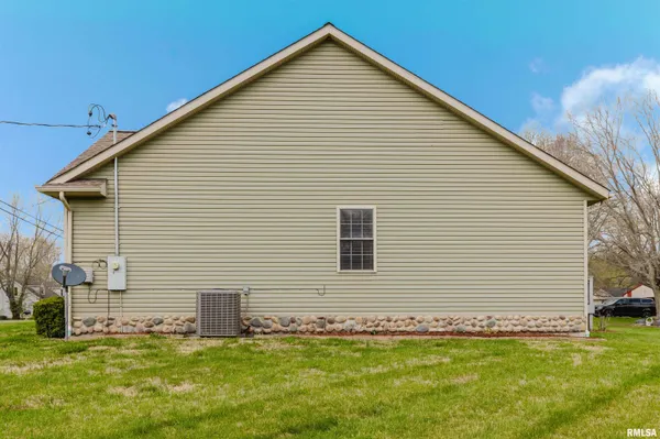 $325,000 | 1630 South Division Street, Carterville, IL 62918