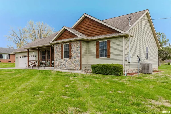 $325,000 | 1630 South Division Street, Carterville, IL 62918