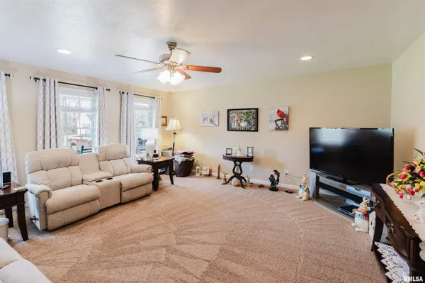 $325,000 | 1630 South Division Street, Carterville, IL 62918