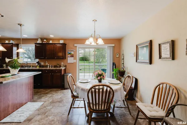 $325,000 | 1630 South Division Street, Carterville, IL 62918